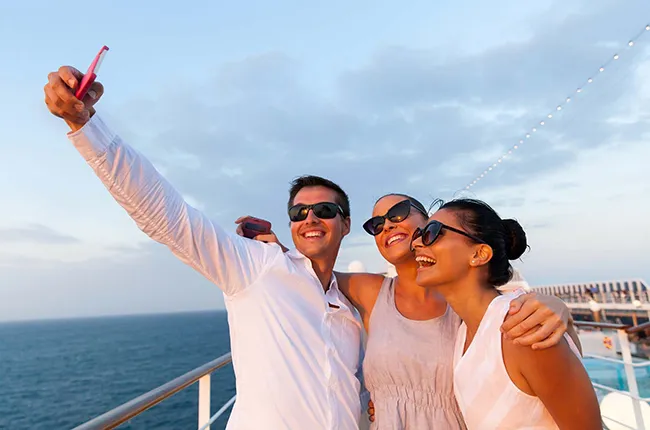 gente feliz en crucero
